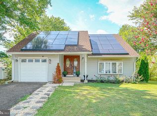 24 Peachton Ln, Sicklerville, NJ 08081