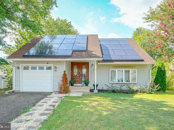 24 Peachton Ln, Sicklerville, NJ 08081