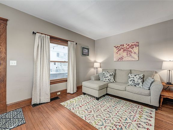 5th image of 1560 Olivewood Ave