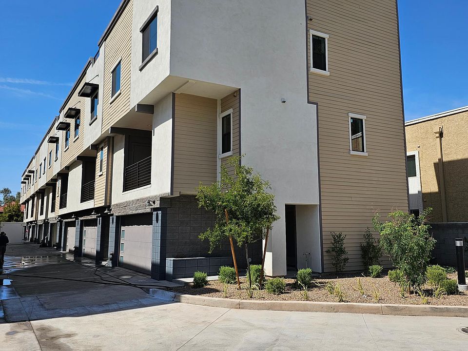 1st image of 1016 E Spence Ave