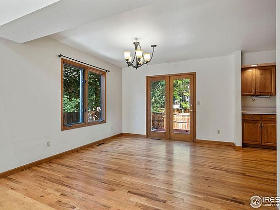 5th image of 812 Maxwell Ct