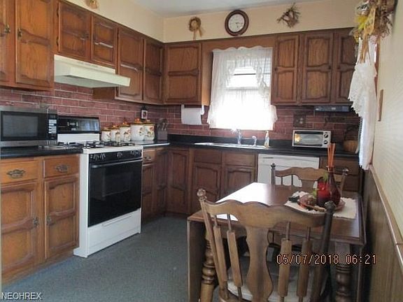 4th image of 1632 Bradford St NW