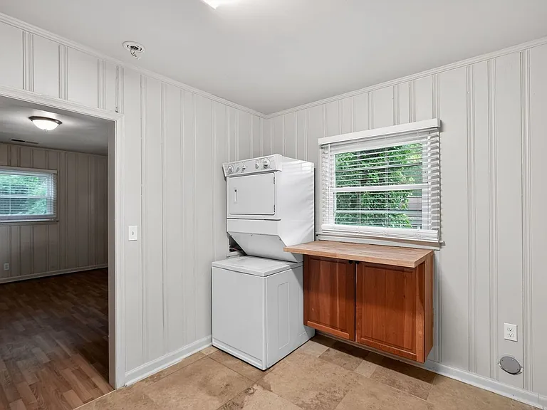 879 Sylvan Pl SW — Photo 23