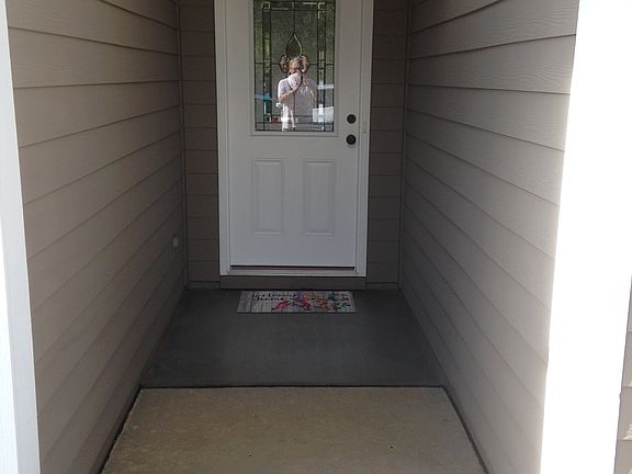 5th image of 110 Carousel Cir