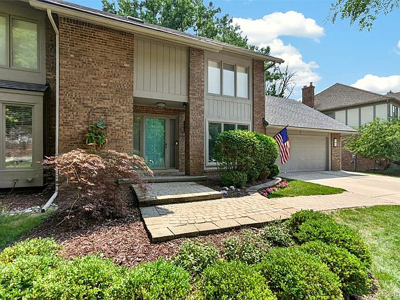2nd image of 845 River Bend Dr