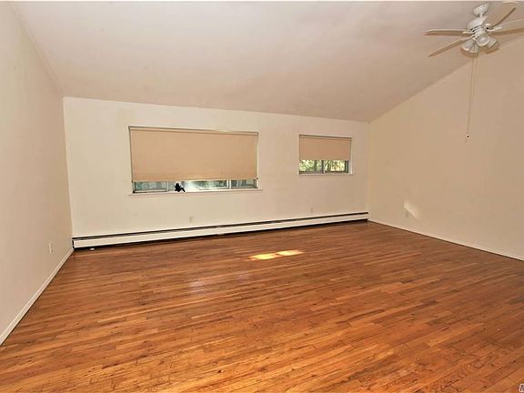 5th image of 12 Wedgewood Ln