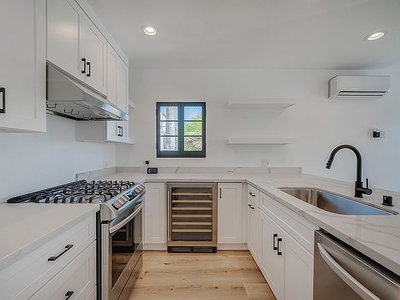 3rd image of 1014 S Hayworth Ave #1/2