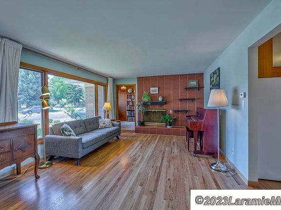 4th image of 2405 Hillside Dr