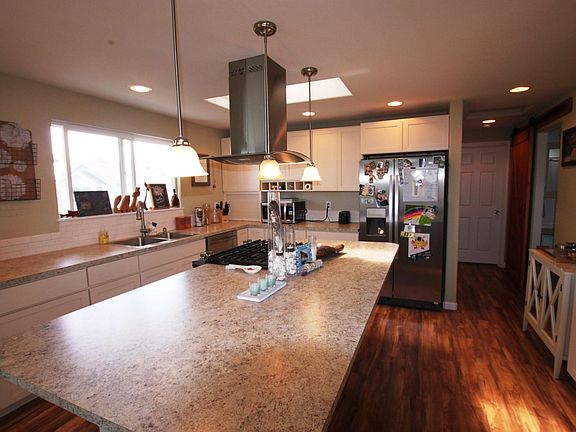 3rd image of 1045 Cascade Lane