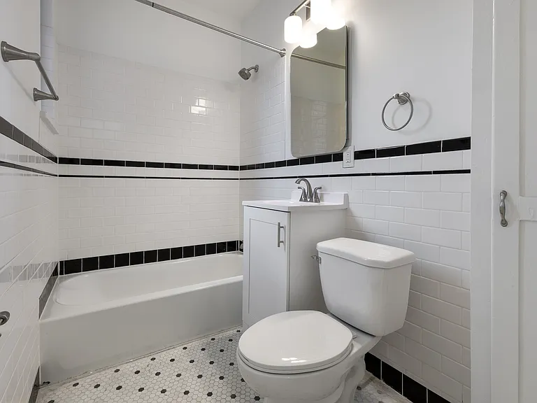 Marleigh Apartments — Photo 62