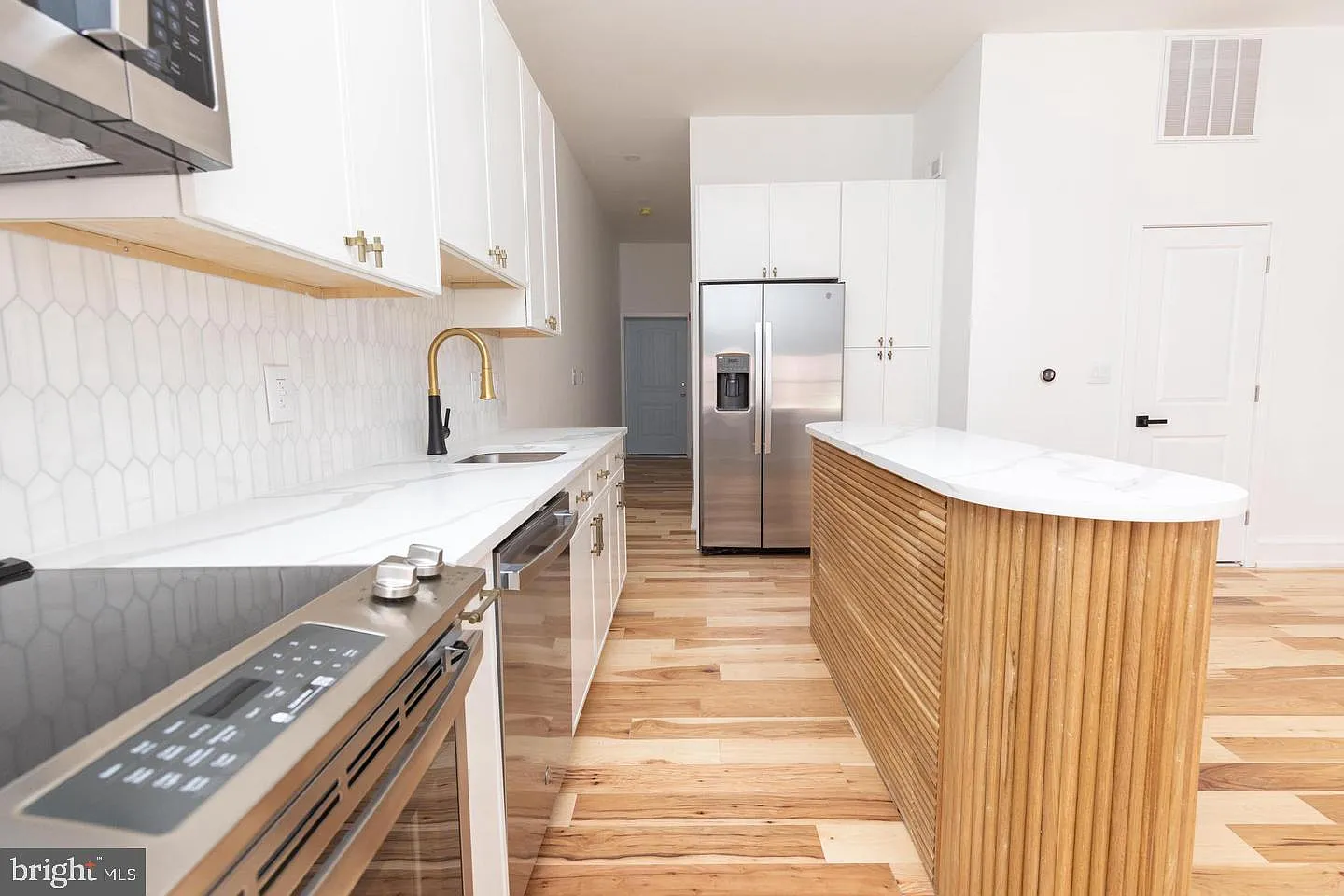 2 bed, 2.0 bath, 1500 sqft, $2,800 — Photo 2