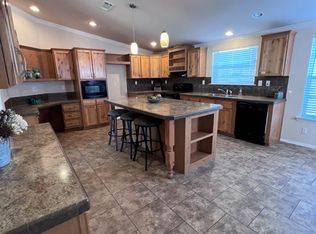 606 Rackler St, Smyer, TX 79367