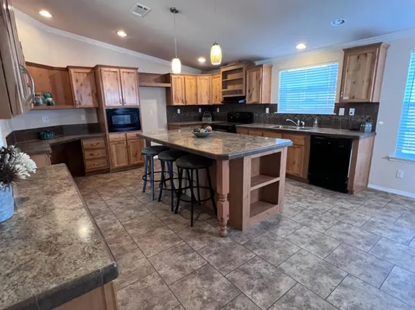 606 Rackler St, Smyer, TX 79367