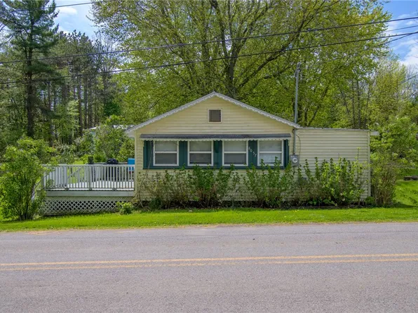 8057 Hampton Rd, Wolcott, NY 14590