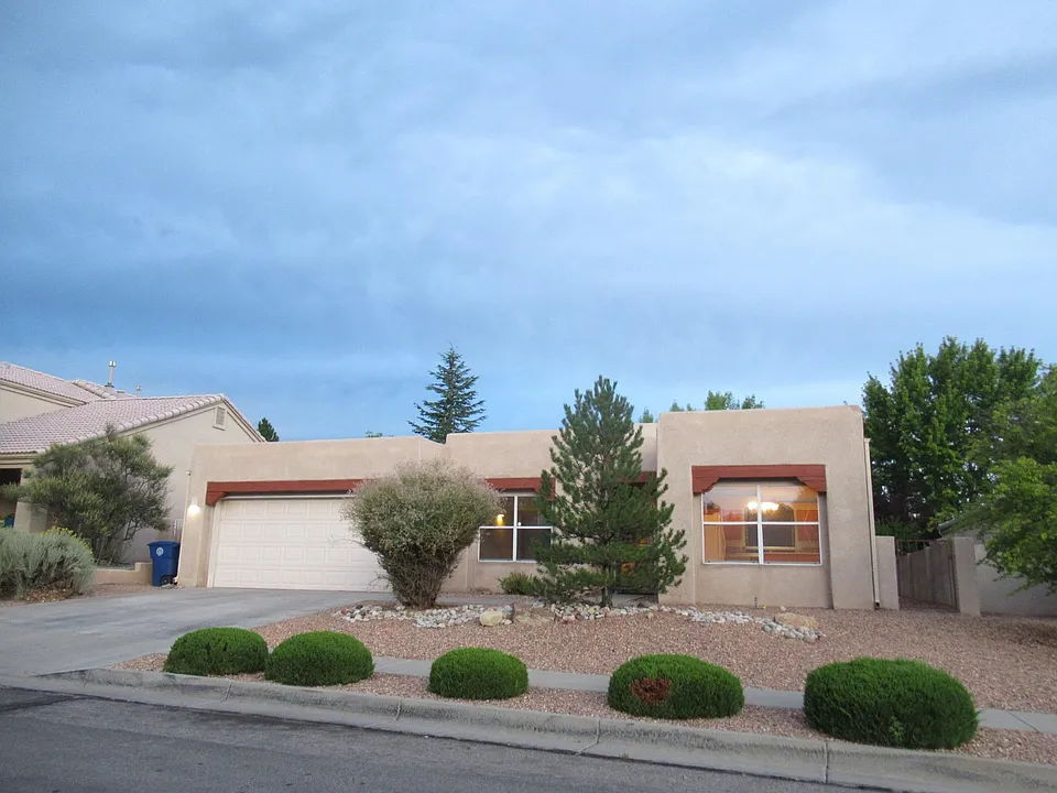 4016 Pasaje Pl NW