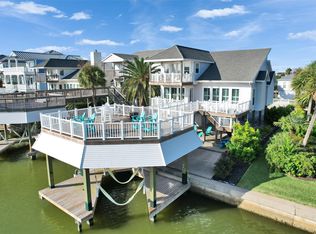 3910 Nueces Dr, Galveston, TX 77554