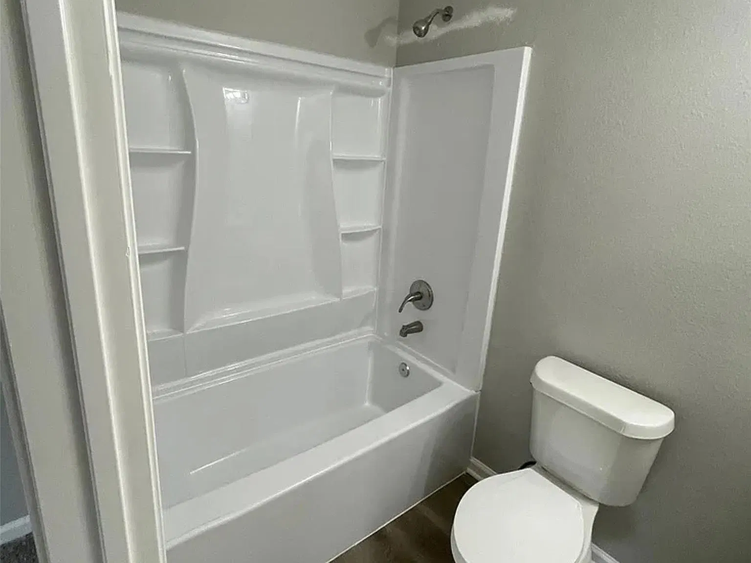 3 bed, 2.0 bath, 1325 sqft, $1,650 — Photo 4