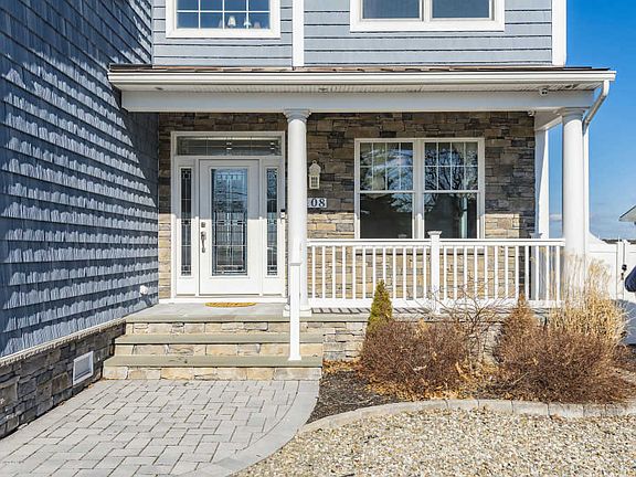 4th image of 108 Grand View Dr