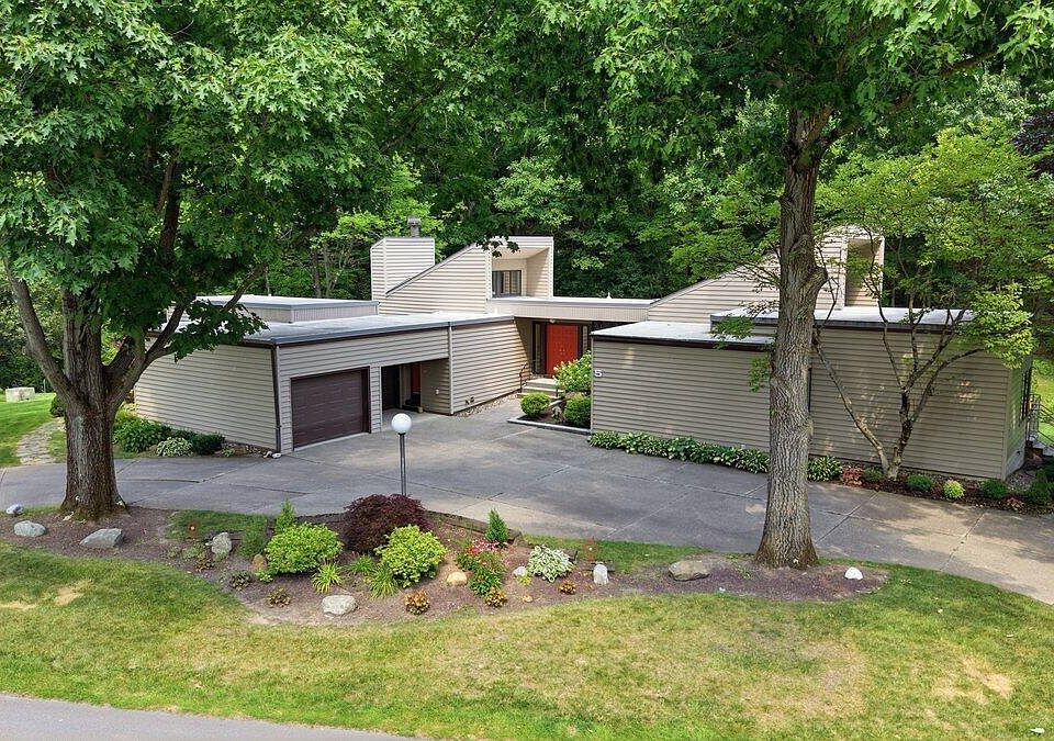 1st image of 5 Newell Court