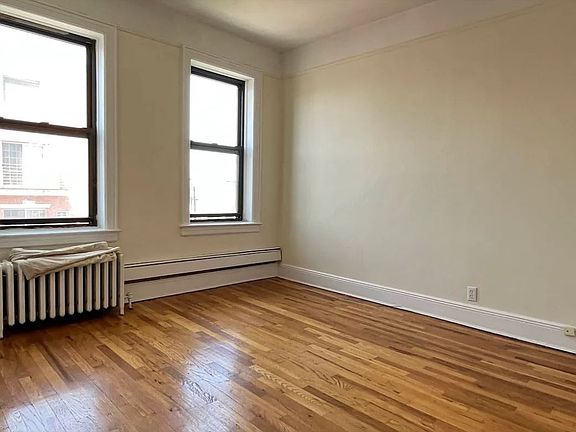4th image of 25-32 35th St #4D