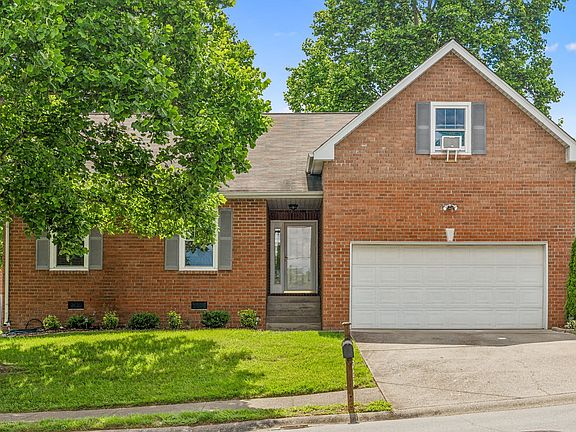 3rd image of 304 Roslyn Ct