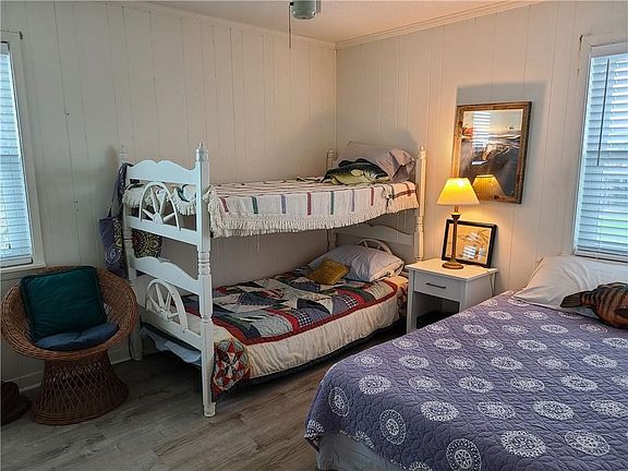 5th image of 328 Quivira St