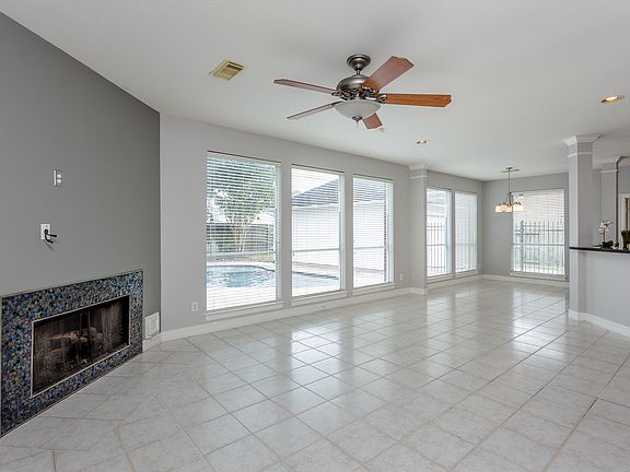 4th image of 2407 Foxglove Dr