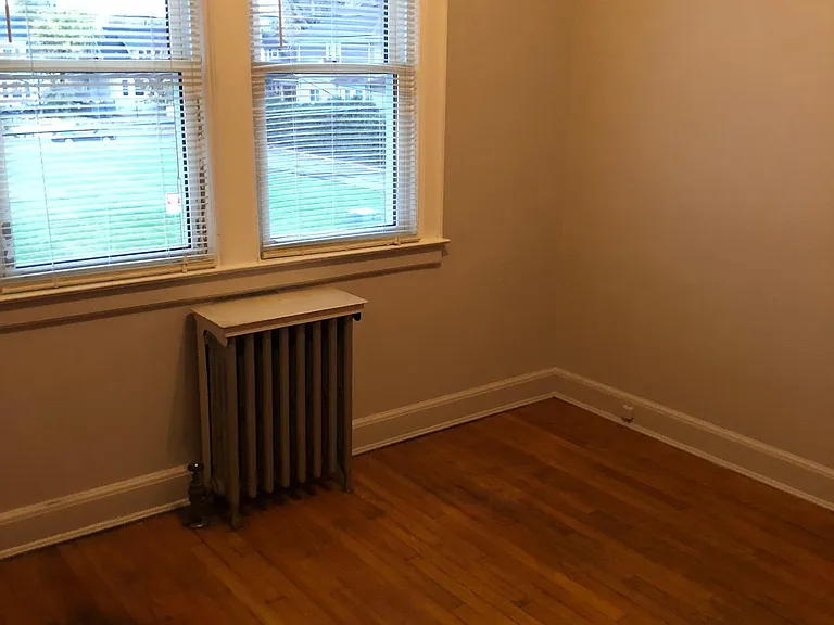1049 Beaconsfield Ave — Photo 8