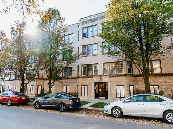 2nd image of 7402 N Seeley Ave APT 1
