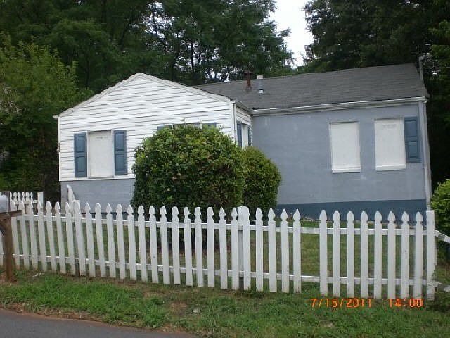 1st image of 225 Hipp St SW