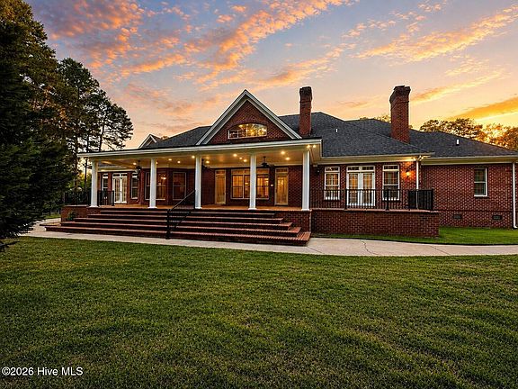 2nd image of 722 Wellington Lane