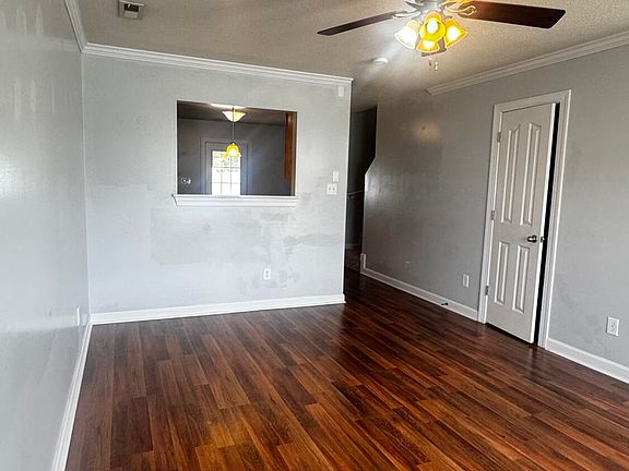 3rd image of 504 Streamwood Dr