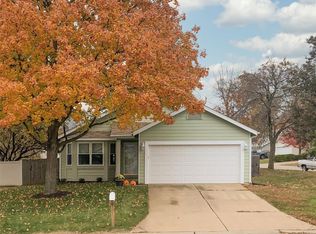 26 Kingspointe Dr, Saint Peters, MO 63376