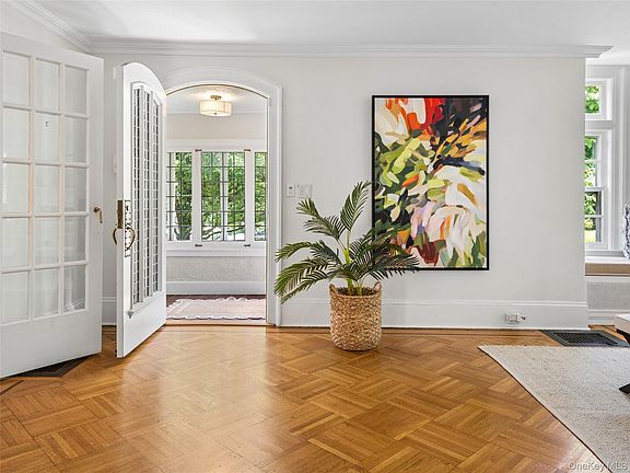 4th image of 221 Highbrook Avenue