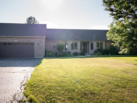 5th image of 31061 Daniels Dr