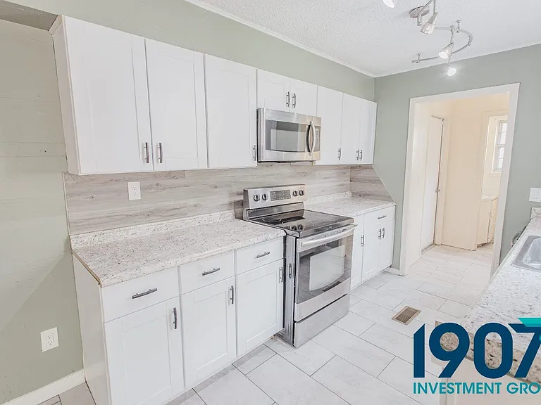 9212 S McKinley Ave — Photo 11