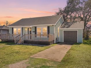 3125 South Dr, Groves, TX 77619