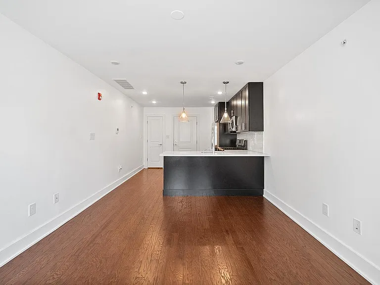 1940 N 6th St #2 — Photo 3