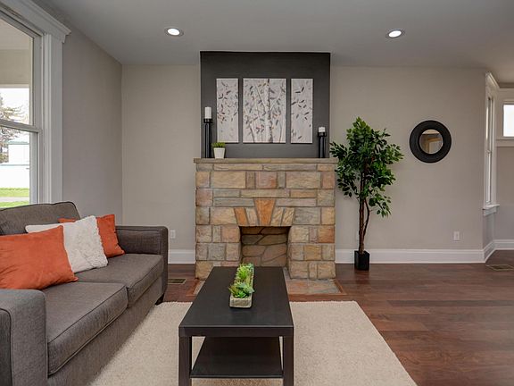 3rd image of 633 Reinhard Ave