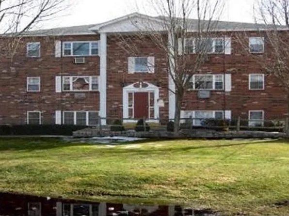 43 Berlin St APT 411, Clinton, MA 01510