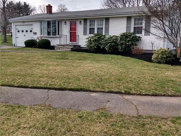 3rd image of 121 Lake Garden Dr