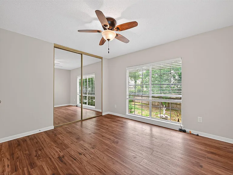 106 Breezy Point Pl — Photo 27