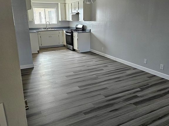 4th image of 13930 S Chadron Ave #304