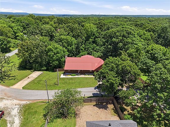 4th image of 716 E Hilltop Dr