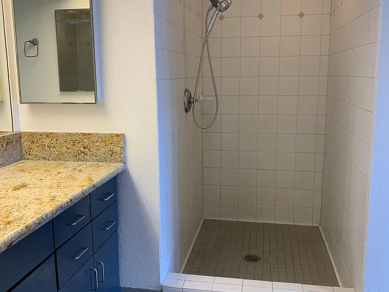 545 Queen St #332 — Photo 7