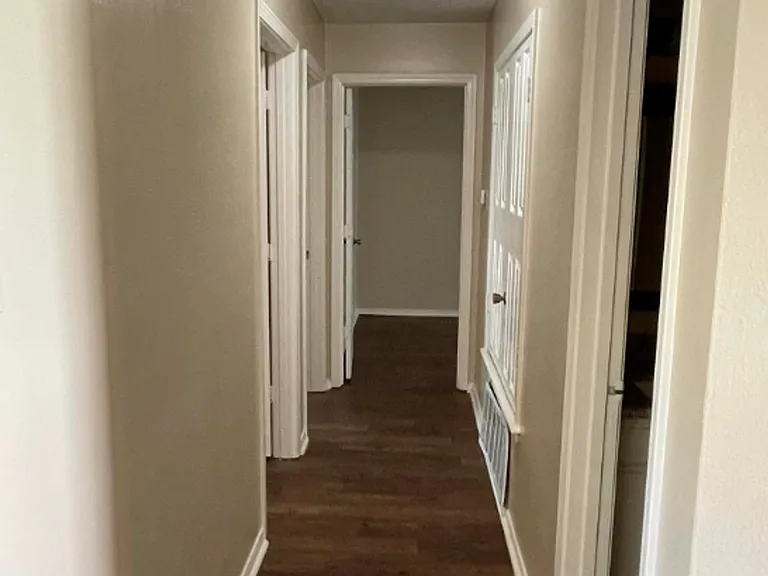 Azalea Court Duplexes — Photo 5