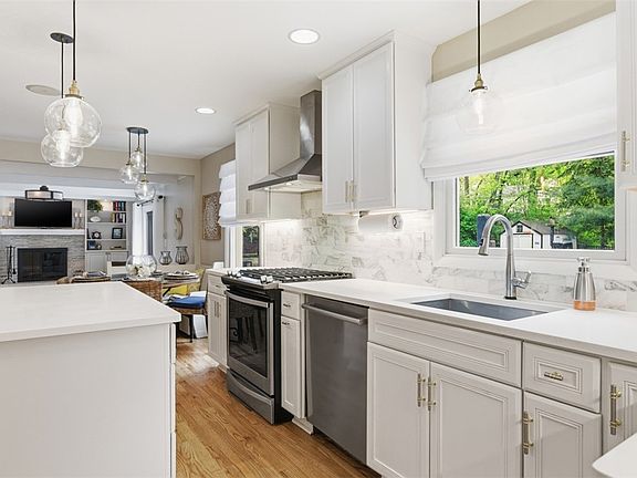 3rd image of 2344 Southwood Dr