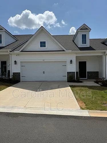 717 Isleworth Ln Photo 1
