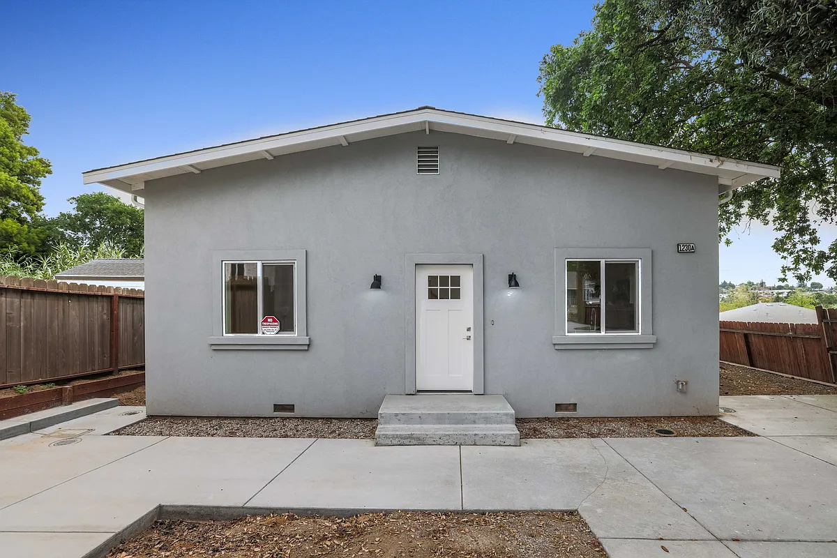 Building Photo - 1230A Palm Ave