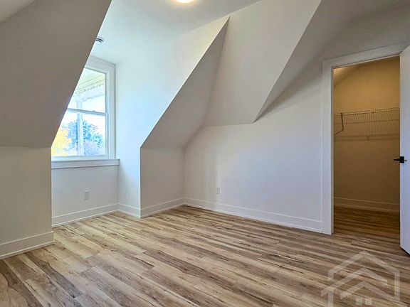 4th image of 15 Elgin St W #G